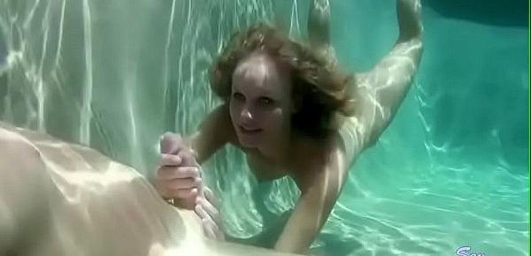  sex underwater. Anyone know her name